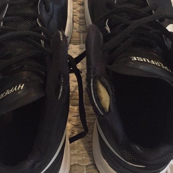 Nike High Top Hyperfuse Basketball Shoes - Picture 5 of 7